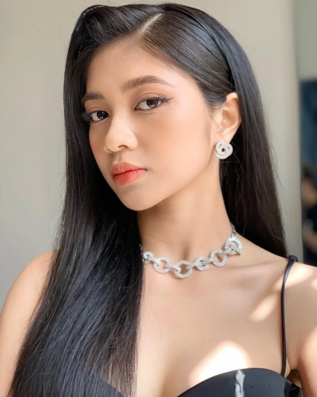 nhan-sac-doi-thoi-xinh-dep-cuon-hut-cua-a-hau-2-miss-word-viet-nam-2023-huynh-minh-kien-khac-xa-dem-chung-ket (12)