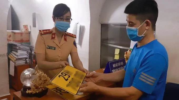 loat-xe-bien-so-nay-se-khong-nam-trong-dien-duoc-dinh-danh-bien-so-sau-ngay-15-8-nguoi-dan-luu-y-keo-thiet (3)