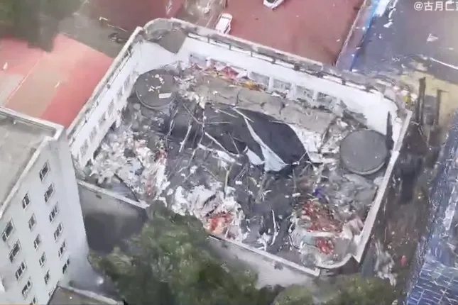 mai-tran-nha-the-chat-bi-sap-phat-hien-it-nhat-10-nguoi-cua-doi-bong-chuyen-ket-duoi-dong-do-nat (8)