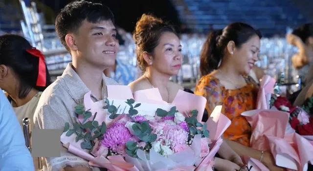 lien-tuc-bi-nhac-ten-tren-mang-ban-trai-tan-hoa-hau-y-nhi-khong-chiu-noi-co-dong-thai-moi-gay-chu-y (10)