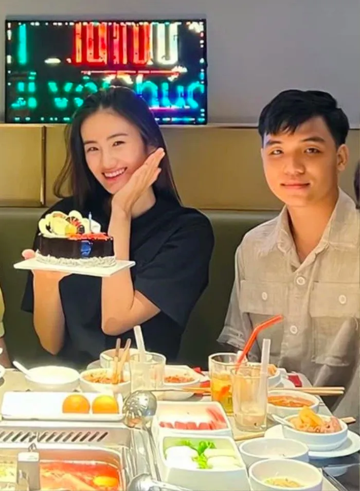 truoc-phat-ngon-ban-trai-phai-thay-doi-de-theo-kip-toi-gia-dinh-ban-trai-tung-noi-gi-ve-hoa-hau-y-nhi (5)