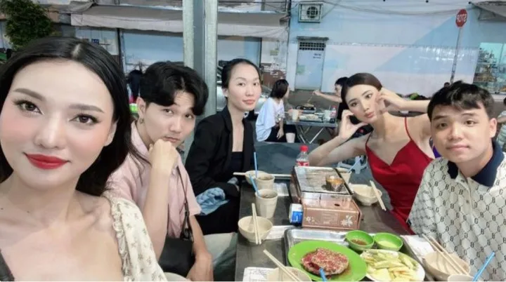 truoc-phat-ngon-ban-trai-phai-thay-doi-de-theo-kip-toi-gia-dinh-ban-trai-tung-noi-gi-ve-hoa-hau-y-nhi (6)