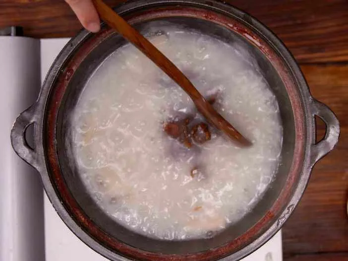 giup-viec-luong-thang-10-trieu-giau-bot-tien-di-cho-khien-con-chu-nha-nhap-vien-den-khi-bi-duoi-con-dua-loi-de-doa (13)