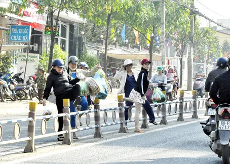 5-viec-lam-binh-thuong-cua-nguoi-viet-nam-hoa-phi-thuong-trong-mat-du-khach-uc-quoc-gia-khac-cung-tram-tro (4)