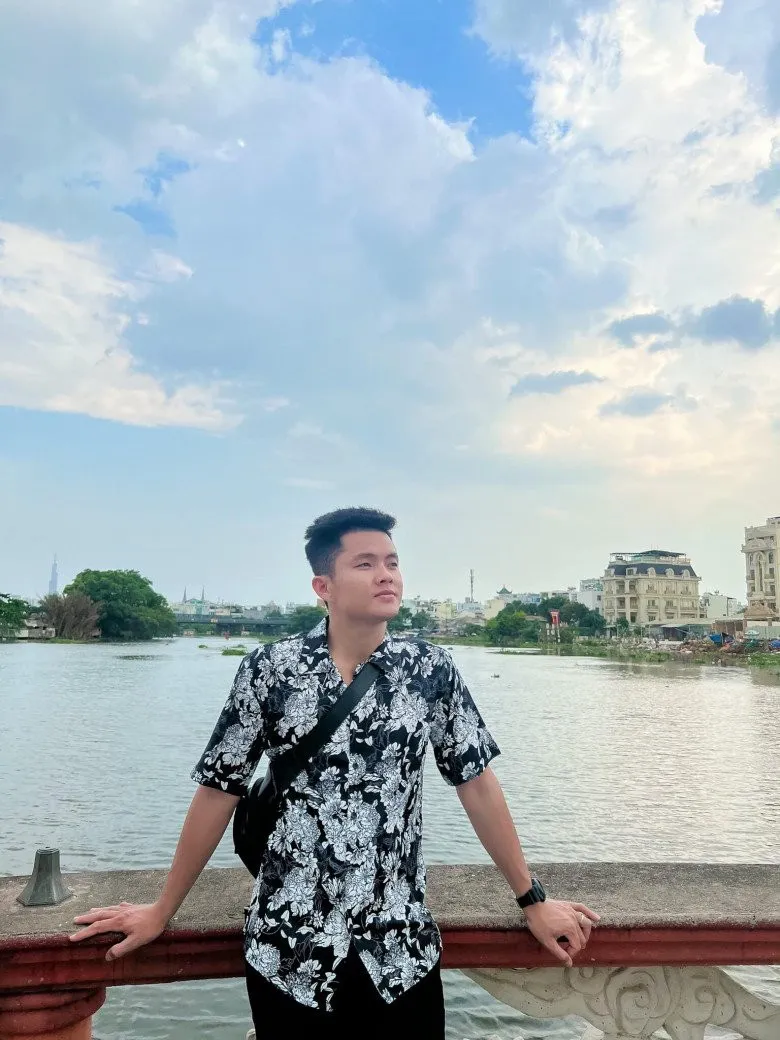 chang-trai-duoc-ong-ngoai-dat-ten-dai-doc-hay-viet-cung-sai-tu-nho-den-lon-den-lon-thuong-xuyen-bi-goi-lech-nghia (2)