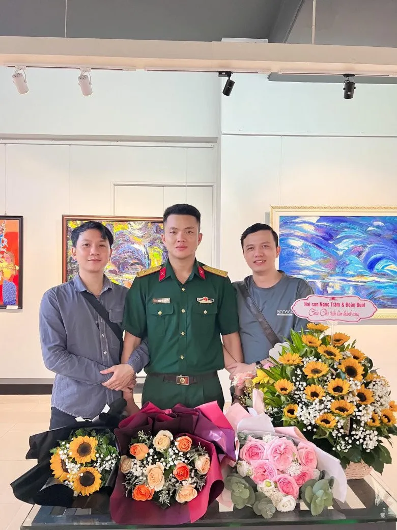 chang-trai-duoc-ong-ngoai-dat-ten-dai-doc-hay-viet-cung-sai-tu-nho-den-lon-den-lon-thuong-xuyen-bi-goi-lech-nghia (3)