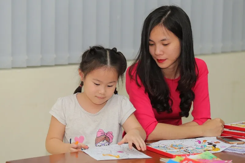 thay-hoc-sinh-ve-nha-ky-la-co-giao-khuyen-phu-huynh-dua-con-di-kham-bac-si-noi-1cau-nguoi-me-dung-hinh (4)