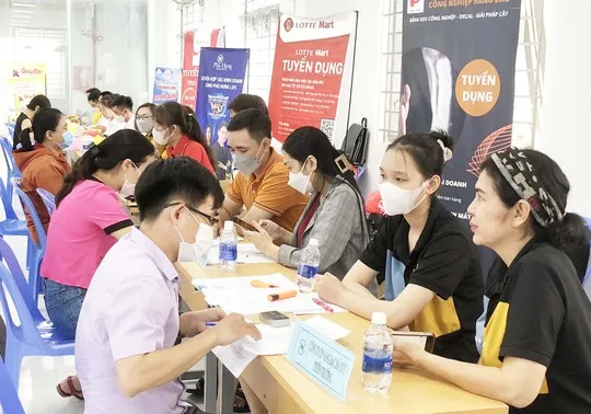 nhung-dia-phuong-nao-dang-o-at-tuyen-dung-lao-dong-den-tuyen-dung-cung-duoc-thuong-tien (2)