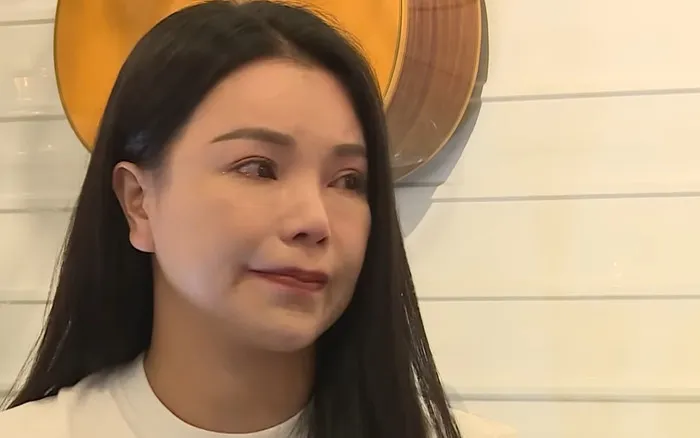 mot-nguoi-mau-vbiz-hun-hap-lam-an-voi-ngoc-trinh-nhung-mat-trang-gan-chuc-ty-phai-di-ban-banh-pia (2)