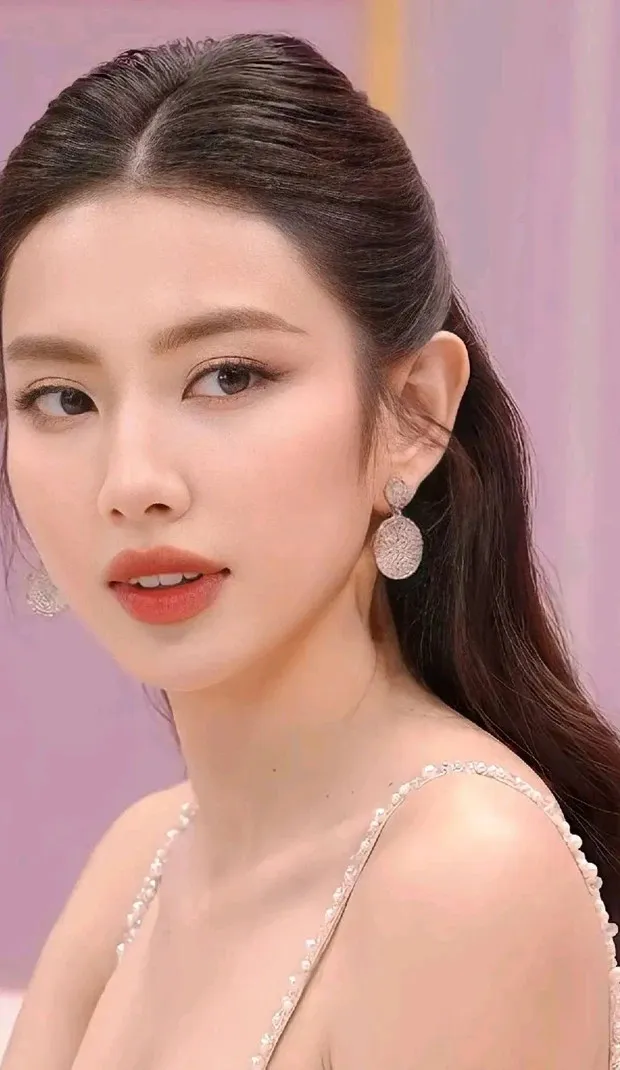 nhieu-my-nhan-bi-dim-khi-len-song-truyen-hinh-mot-hoa-hau-chung-to-vang-muoi-tro-thanh-ngoai-le-duy-nhat (5)