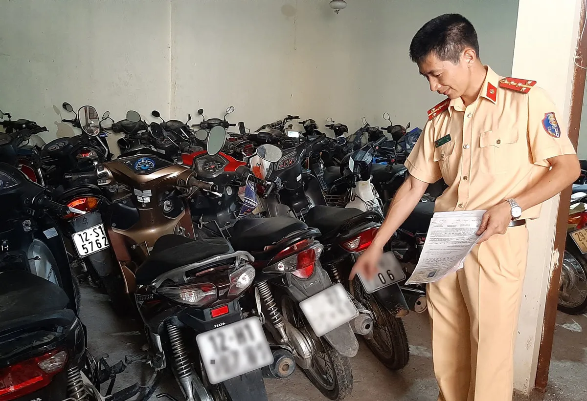 bat-dau-tu-ngay-15-8-ai-ban-xe-khong-nop-lai-ca-vet-bien-so-xe-co-the-bi-phat-8-trieu-dong (5)