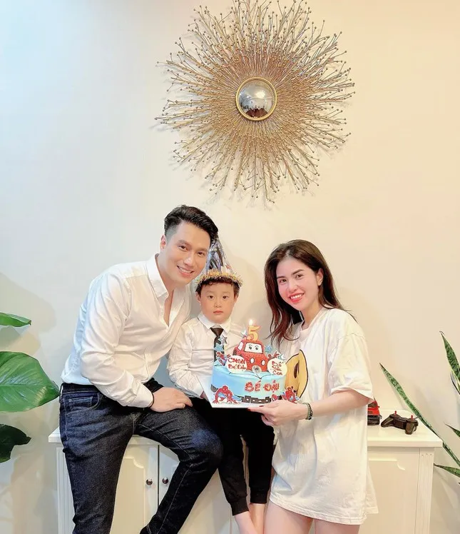 viet-anh-len-tieng-khi-bi-vo-cu-to-khong-chu-cap-cho-con-phot-nguoc-vo-cu-ngan-cam-mot-dieu (6)