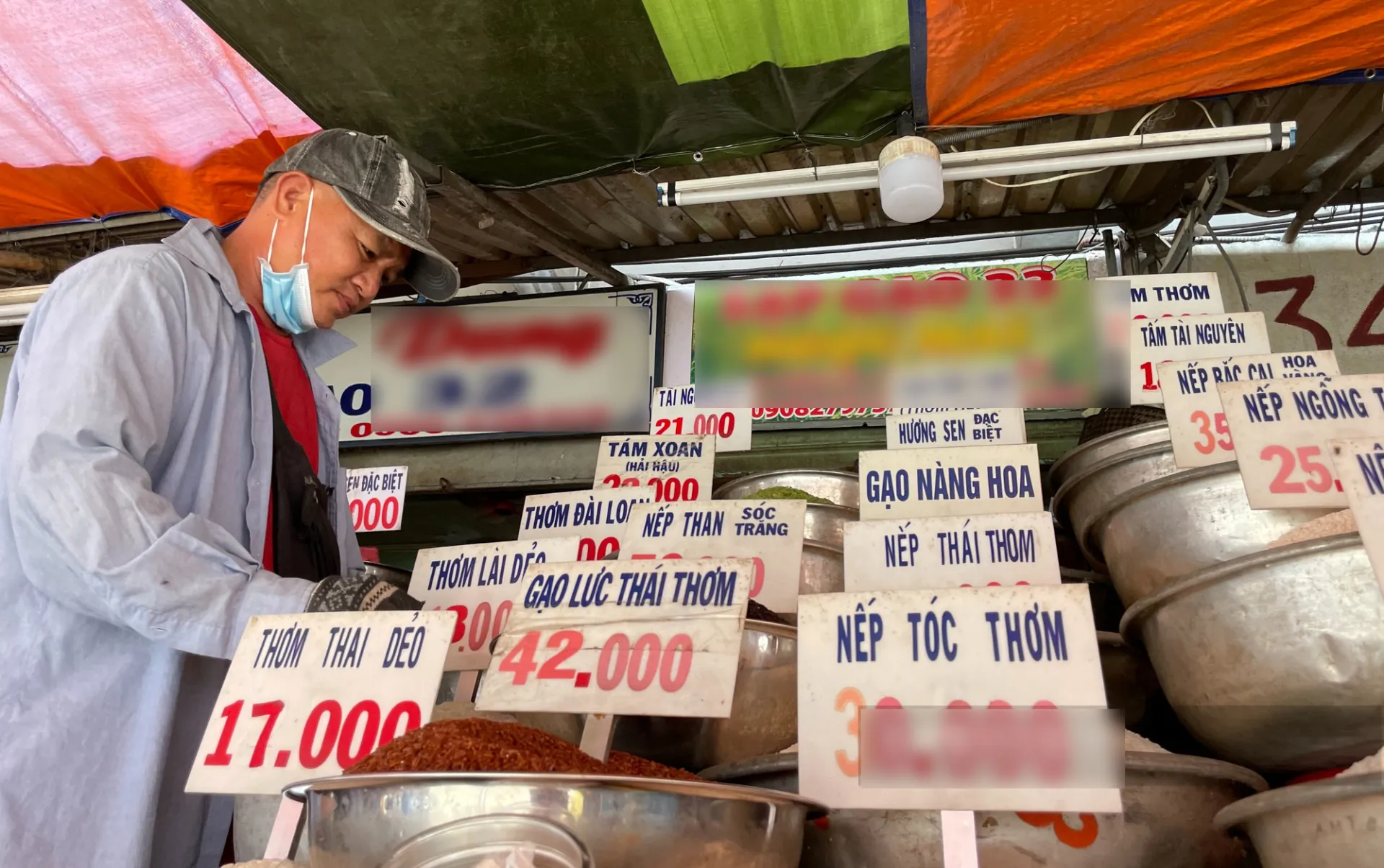 gia-cao-bat-ngo-tang-cao-chua-co-dau-hieu-dung-trong-gan-15-nam-qua-nguoi-dan-lo-lang-mua-gao-ve-du-tru (4)