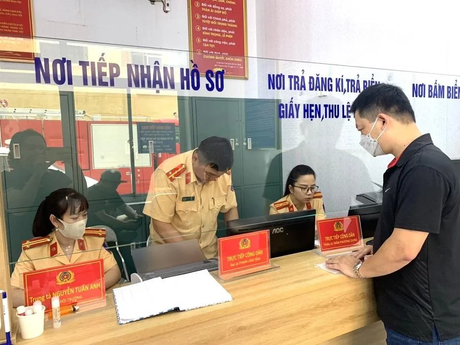 tu-ngay-15-8-ap-dung-10-diem-doi-moi-ve-dang-ky-cap-bien-so-o-to-xe-may-chu-xe-luu-y-keo-bi-phat (21)