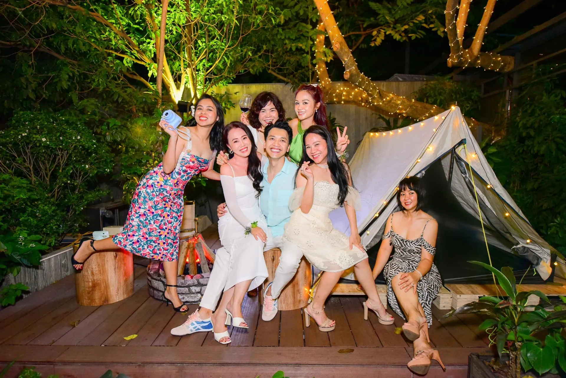 chu-tich-acb-tran-hung-huy-tai-xuat-bat-ngo-con-khai-2-dua-con-lon-bang-ba-khien-hoi-chi-em-tiec-hui-hui (1)