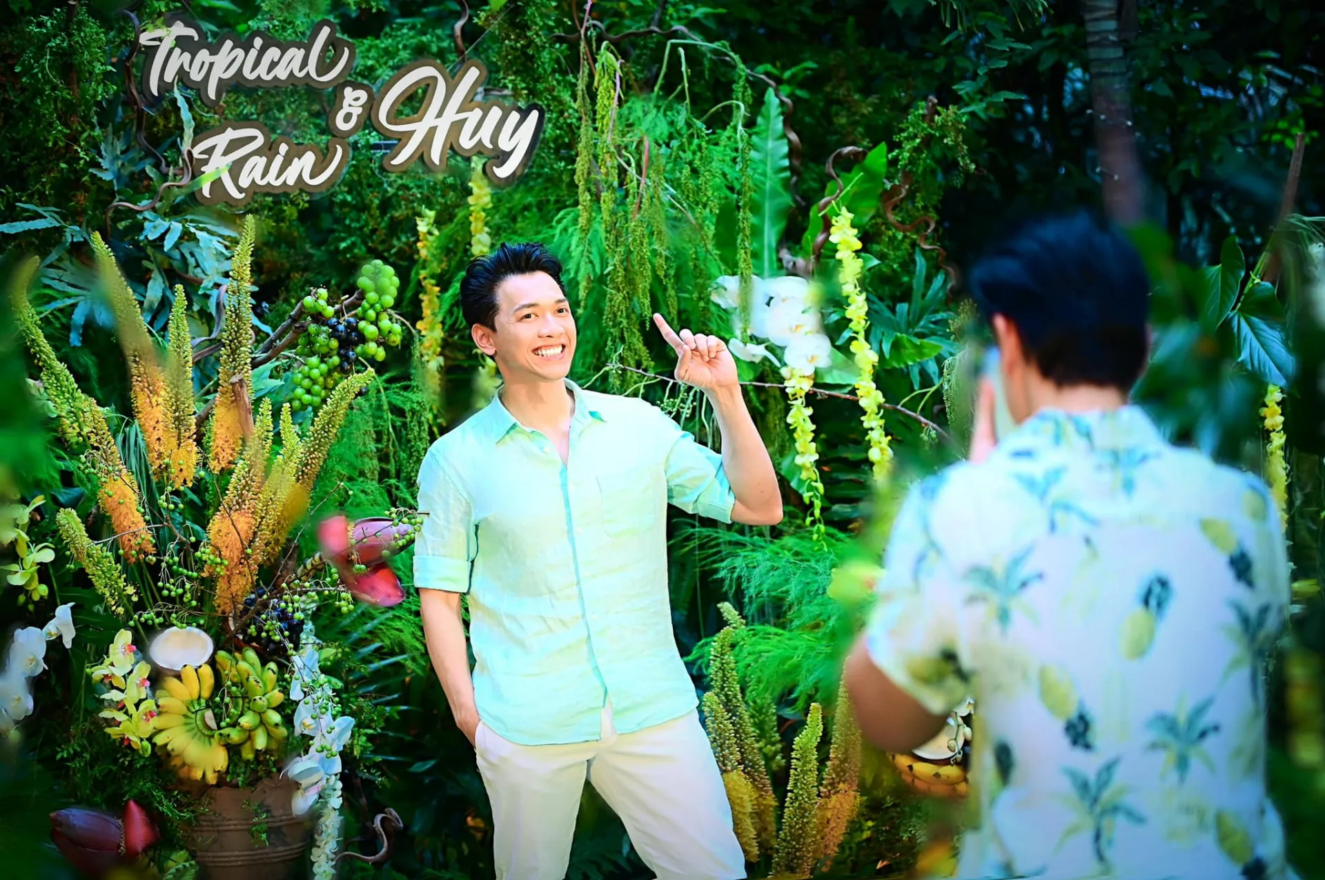 chu-tich-acb-tran-hung-huy-tai-xuat-bat-ngo-con-khai-2-dua-con-lon-bang-ba-khien-hoi-chi-em-tiec-hui-hui (2)