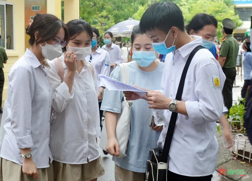 bo-gddt-thong-bao-lui-thoi-gian-cong-bo-diem-chuan-dai-hoc-2023-vi-ma-tran-loc-ao-tuyen-sinh (3)