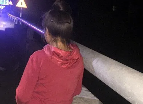 con-gai-di-lam-ca-nam-khong-ve-nguoi-me-len-tim-thi-phat-hien-su-that-sung-nguoi (4)