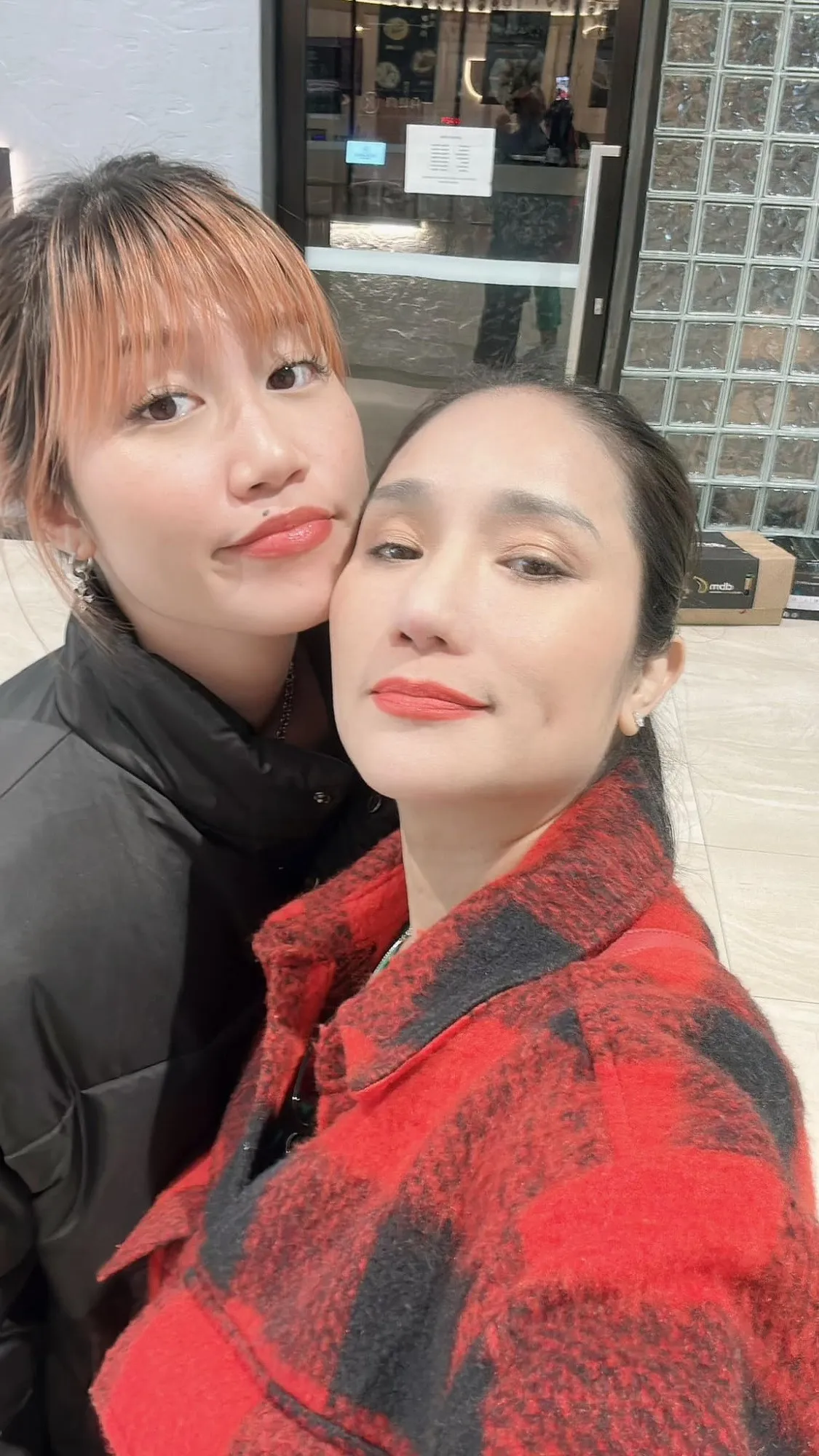 nsut-cat-tuong-gap-bien-guc-o-tren-duong-o-nuoc-ngoai-nguoi-than-ung-cuu-nhung-xem-bi-canh-sat-bat (7)