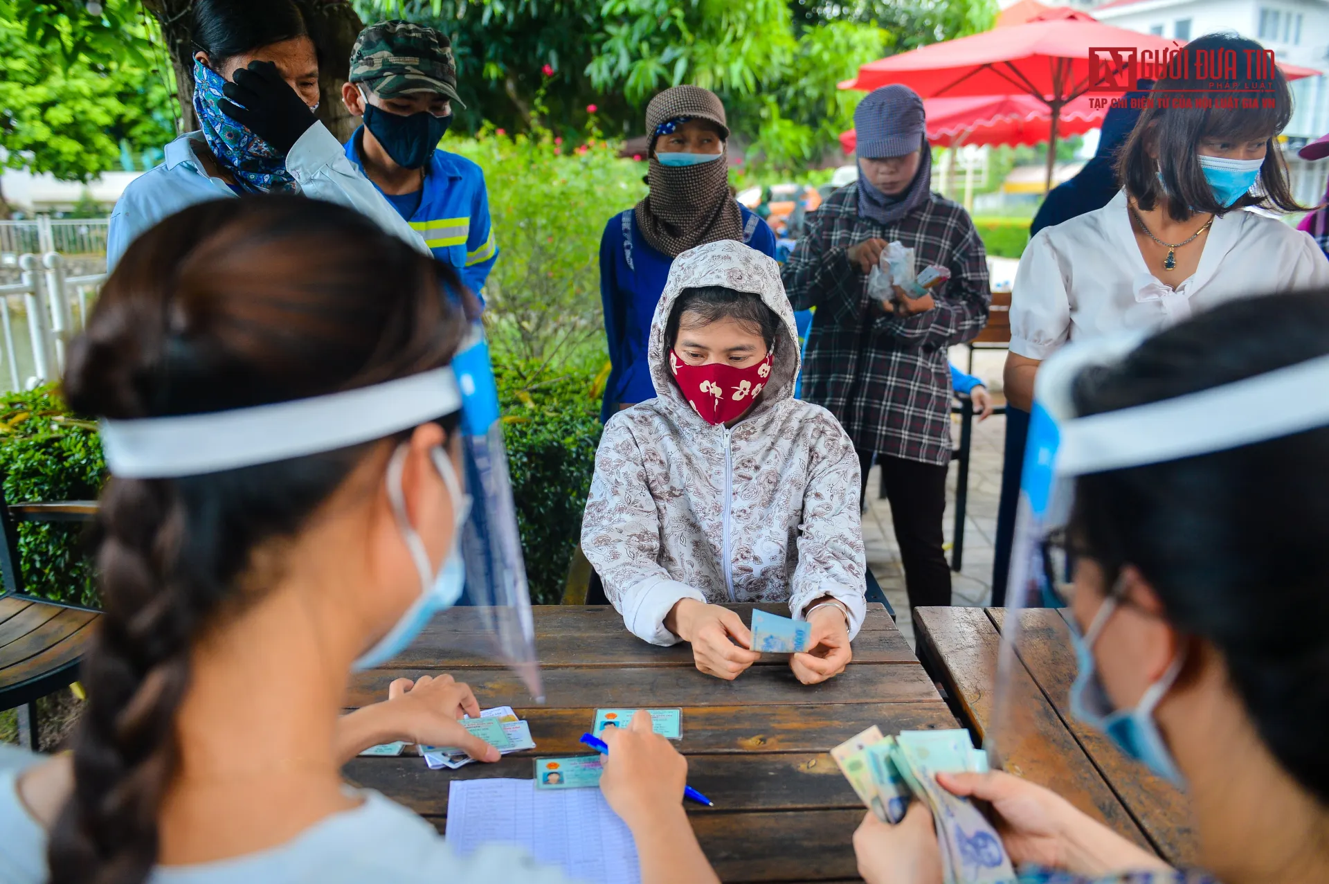 cong-nhan-duoc-thuong-6-trieu-dong-nguoi-gan-bang-mot-thang-luong-co-ban-dip-le-quoc-khanh-2-9 (8)