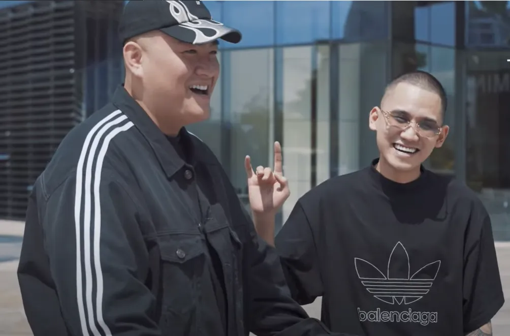 youtuber-trox-va-fabo-nguyen-gay-choang-voi-clip-cho-choi-khi-cho-fan-tieu-tien-tha-ga-trong-the-den (11)