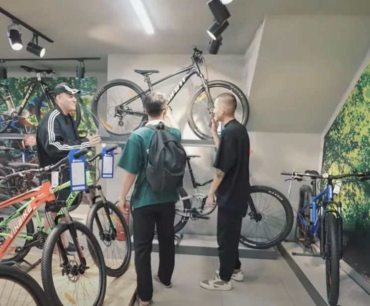 youtuber-trox-va-fabo-nguyen-gay-choang-voi-clip-cho-choi-khi-cho-fan-tieu-tien-tha-ga-trong-the-den (7)