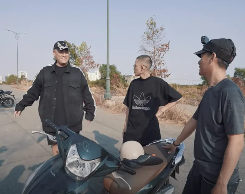 youtuber-trox-va-fabo-nguyen-gay-choang-voi-clip-cho-choi-khi-cho-fan-tieu-tien-tha-ga-trong-the-den (8)