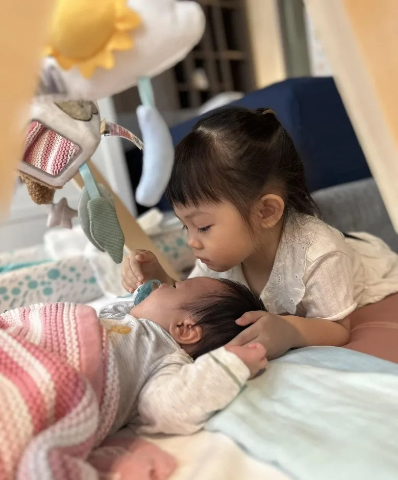 dam-thu-trang-khoe-anh-can-mat-quy-tu-chung-voi-cuong-do-la-nhin-1-diem-cua-nhoc-ty-dan-tinh-lien-noi-de-thue (3)