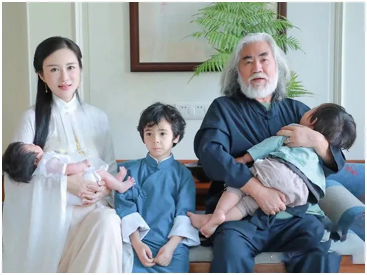 dao-dien-hang-dau-showbiz-hoi-xuan-lay-vo-kem-31-tuoi-tre-dep-nhu-tien-u80-tuoi-sap-don-them-con-thu-ba (13)