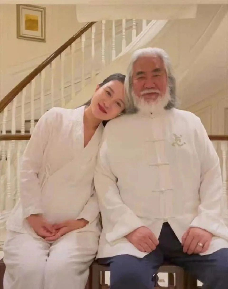 dao-dien-hang-dau-showbiz-hoi-xuan-lay-vo-kem-31-tuoi-tre-dep-nhu-tien-u80-tuoi-sap-don-them-con-thu-ba (7)