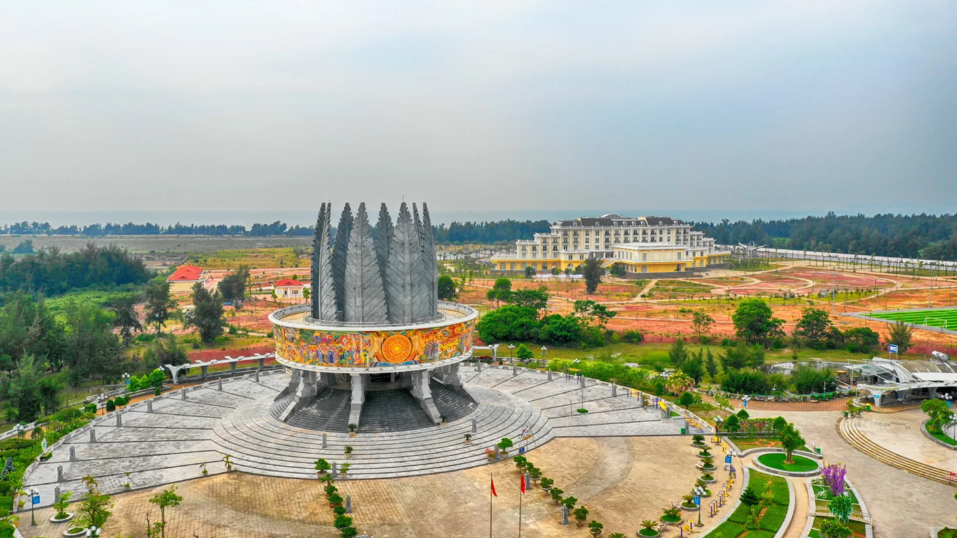 dia-phuong-duoc-menh-danh-la-dia-dau-to-quoc-co-buc-phu-dieu-hinh-3-ngon-thong-vuon-len-troi (4)