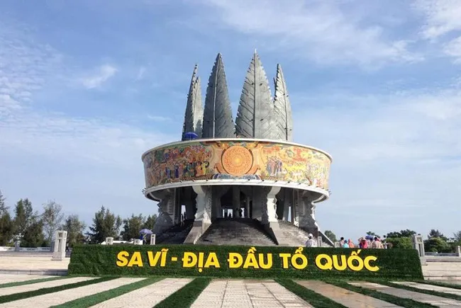 dia-phuong-duoc-menh-danh-la-dia-dau-to-quoc-co-buc-phu-dieu-hinh-3-ngon-thong-vuon-len-troi (9)