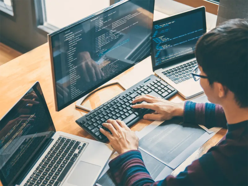 muc-luong-nganh-cong-nghe-thong-tin-sau-khi-ra-truong-cao-co-nao-ma-nhieu-thu-khoa-gioi-tre-deu-muon-vao (1)