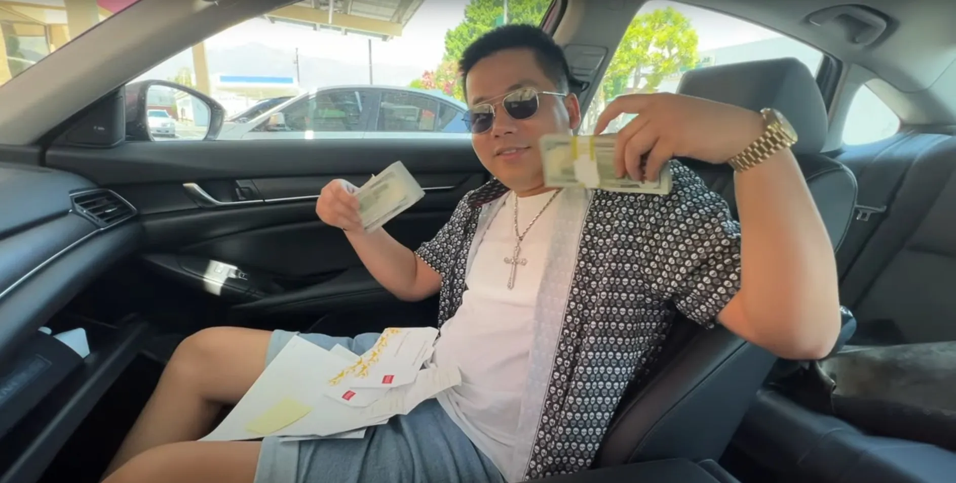 khoa-pug-ban-xe-roi-my-ve-viet-nam-sau-3-nam-du-hoc-nghi-van-sap-ket-hon-voi-ban-gai-nguoi-nhat (6)