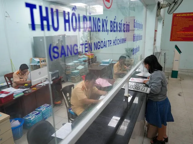 thang-9-2023-8-truong-hop-bi-thu-hoi-ca-vet-bien-so-xe-nguoi-dan-luu-y-keo-bi-phat (5)