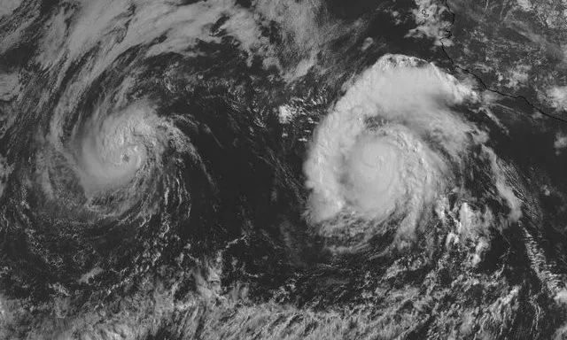 hien-tuong-bao-kep-chuyen-khung-khiep-nao-xay-ra-khi-2-con-bao-gap-nhau-bao-sao-la-co-roi-vao-truong-hop-nay (4)