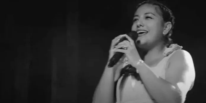 nu-ca-si-noi-tieng-dot-ngot-qua-doi-trong-luc-hut-mo-gia-dinh-bnag-hoang-khong-biet-con-gai-di-phau-thuat (6)