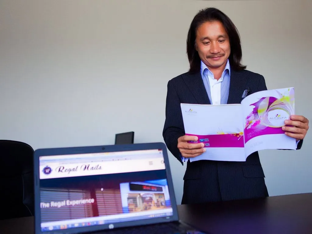 cuoc-doi-cau-be-viet-tro-thanh-ong-hoang-nganh-nail-nuoc-my-kiem-500-trieu-nam-nho-hang-nghin-tiem-nail-xu-nguoi (3)