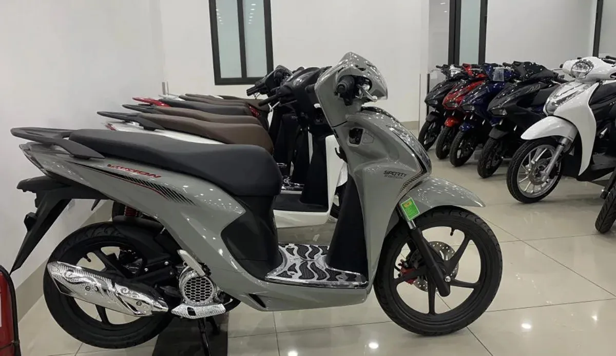 cap-nhat-gia-xe-honda-vision-thang-9-2023-co-phien-ban-nao-giam-sau-khien-dan-tinh-do-xo-xuong-tien (3)
