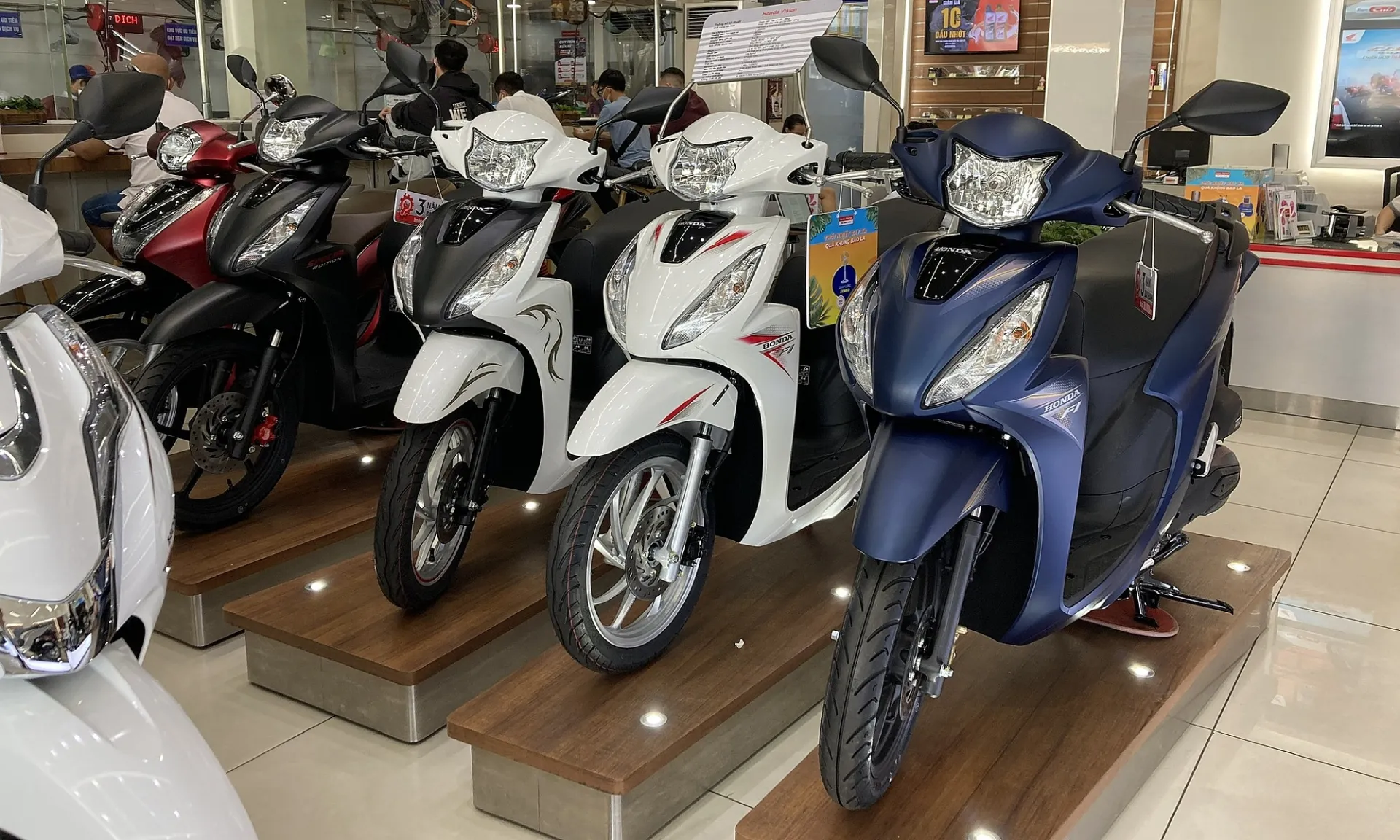 cap-nhat-gia-xe-honda-vision-thang-9-2023-co-phien-ban-nao-giam-sau-khien-dan-tinh-do-xo-xuong-tien (6)