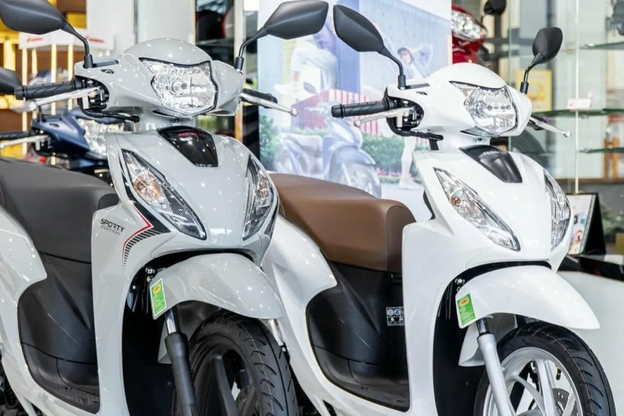 cap-nhat-gia-xe-honda-vision-thang-9-2023-co-phien-ban-nao-giam-sau-khien-dan-tinh-do-xo-xuong-tien (7)