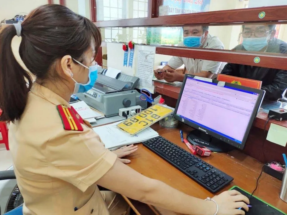 mua-xe-cu-nhung-chua-sang-ten-chinh-chu-nhung-chu-cu-qua-doi-thi-thu-tuc-lam-bien-so-dinh-danh-nhu-the-nao (13)