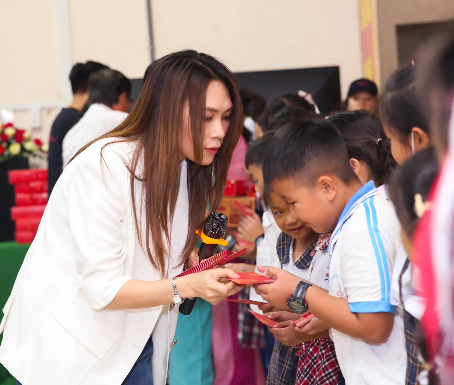 my-tam-gay-bat-ngo-khi-thua-nhan-da-co-chong-danh-tinh-nguoi-dan-ong-khien-dan-tinh-xon-xao (4)