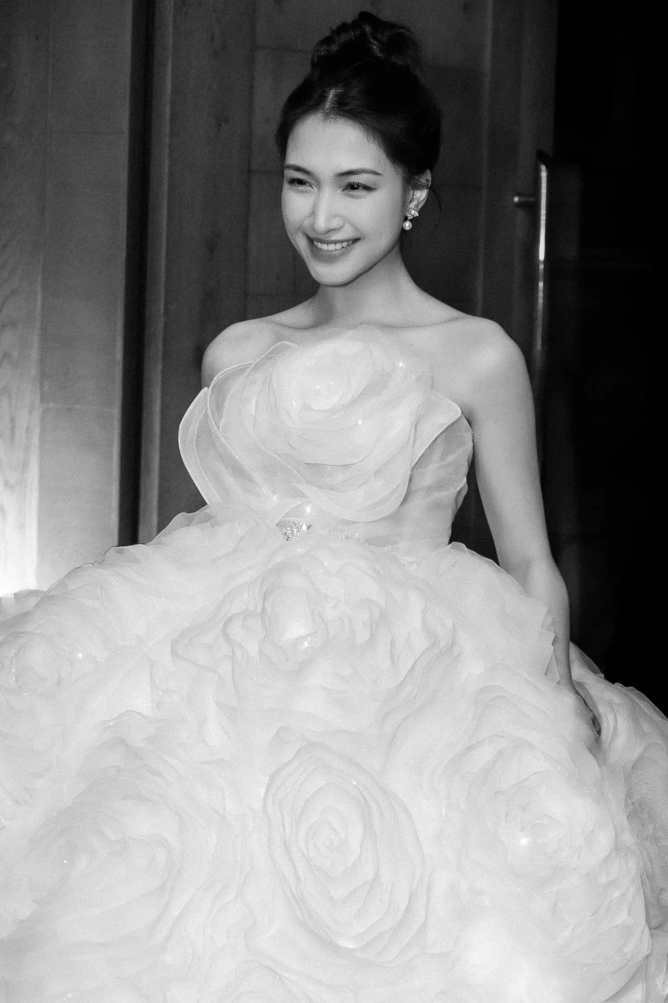 hau-chia-tay-moi-tinh-8-nam-hoa-minzy-lo-chi-tiet-sap-len-xe-hoa-bay-to-mong-muon-duoc-cau-hon (2)