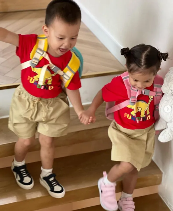 ho-ngoc-ha-doi-truong-cho-cap-song-sinh-leon-lisa-hoc-phi-dat-do-thuoc-top-khung-moi-nma-ngang-ngua-chiec-o-to (5)