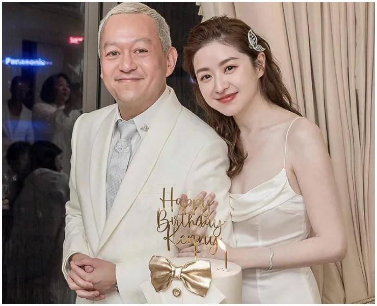 nguoi-dan-ong-u60-lay-vo-kem-chuc-tuoi-xinh-nhu-hoa-hau-ket-hon-sau-2-thang-hen-ho-nhung-sinh-lien-3-con (6)