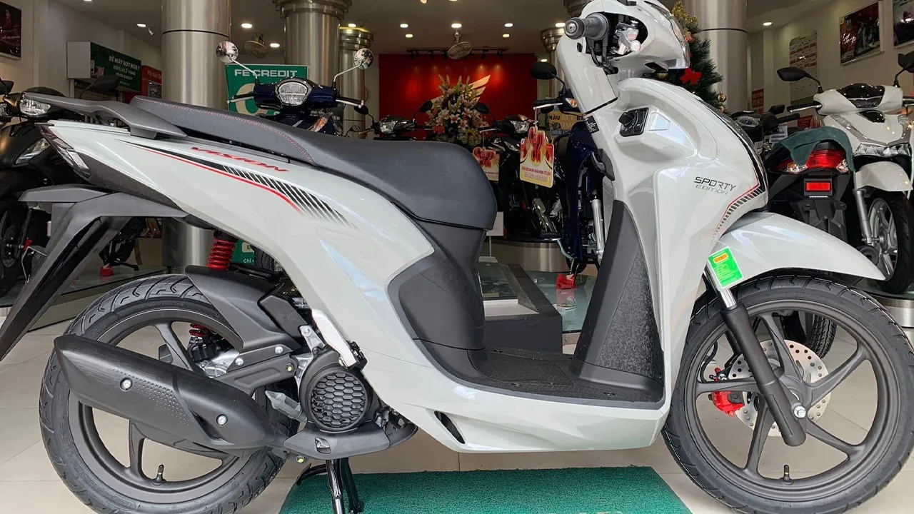 gia-honda-vision-bat-ngo-re-ngo-ngang-co-hoi-vang-de-khach-viet-xuong-tien-so-huu-tieu-sh (1)