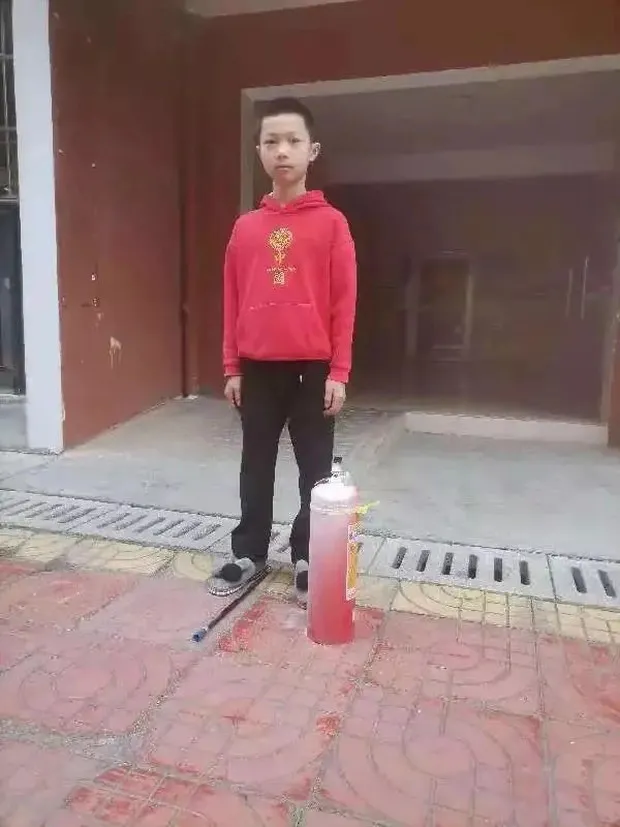 be-trai-tieu-hoc-nho-van-dung-kien-thuc-sgk-cuu-moi-nguoi-kip-thoi-trong-dam-chay-ban-cong-tang-3-chung-cu (3)