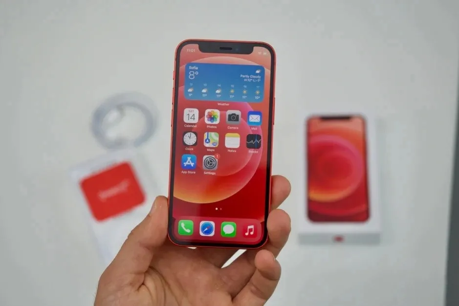 vua-ra-mat-iphone-15-apple-khai-tu-hang-loat-iphone-dai-ly-dua-nhau-xa-hang-gia-giam-cham-day-tai-viet-nam (6)