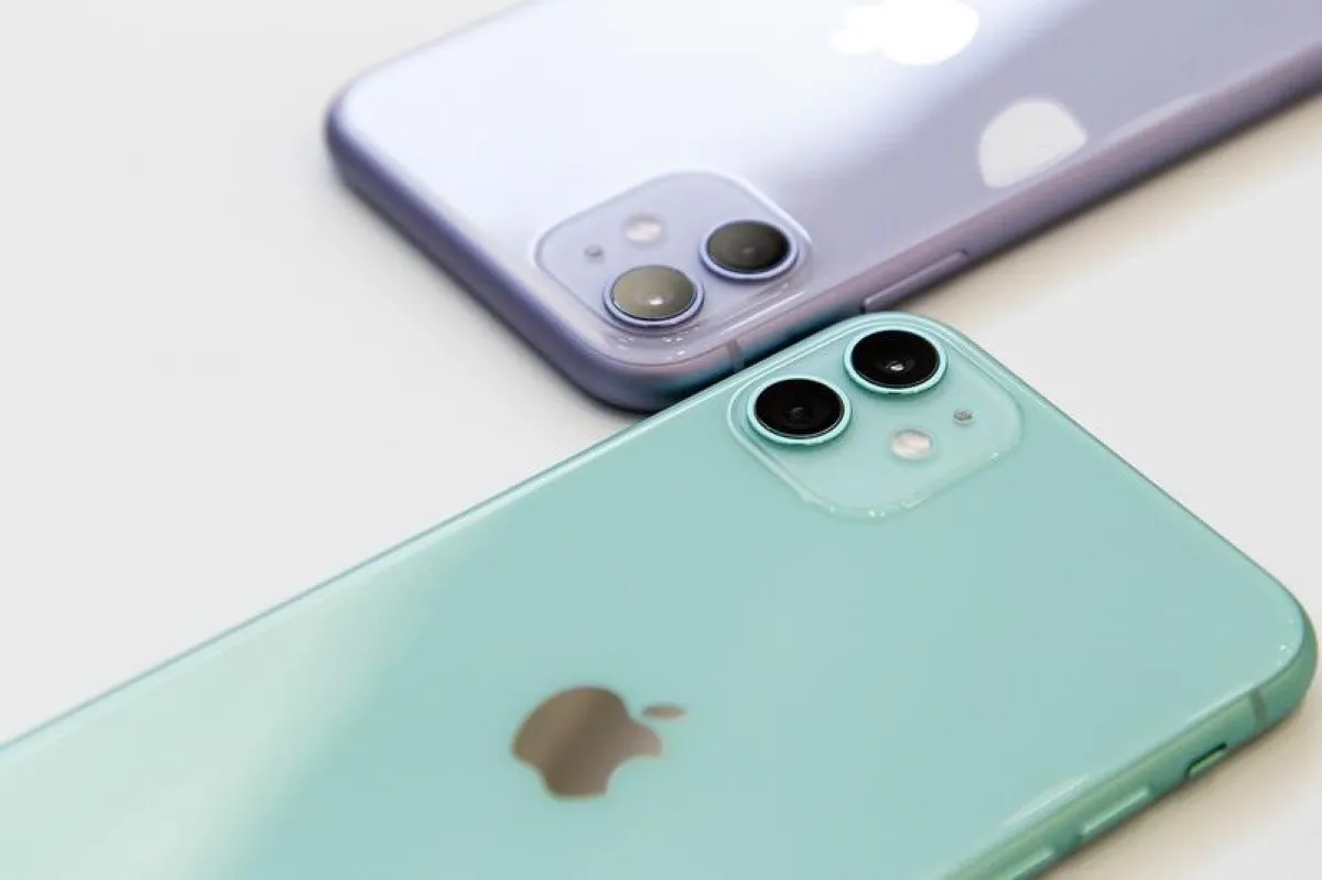 vua-ra-mat-iphone-15-apple-khai-tu-hang-loat-iphone-dai-ly-dua-nhau-xa-hang-gia-giam-cham-day-tai-viet-nam (7)
